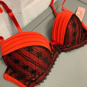 NWT Jezebel Extreme Push Up Bra 34B